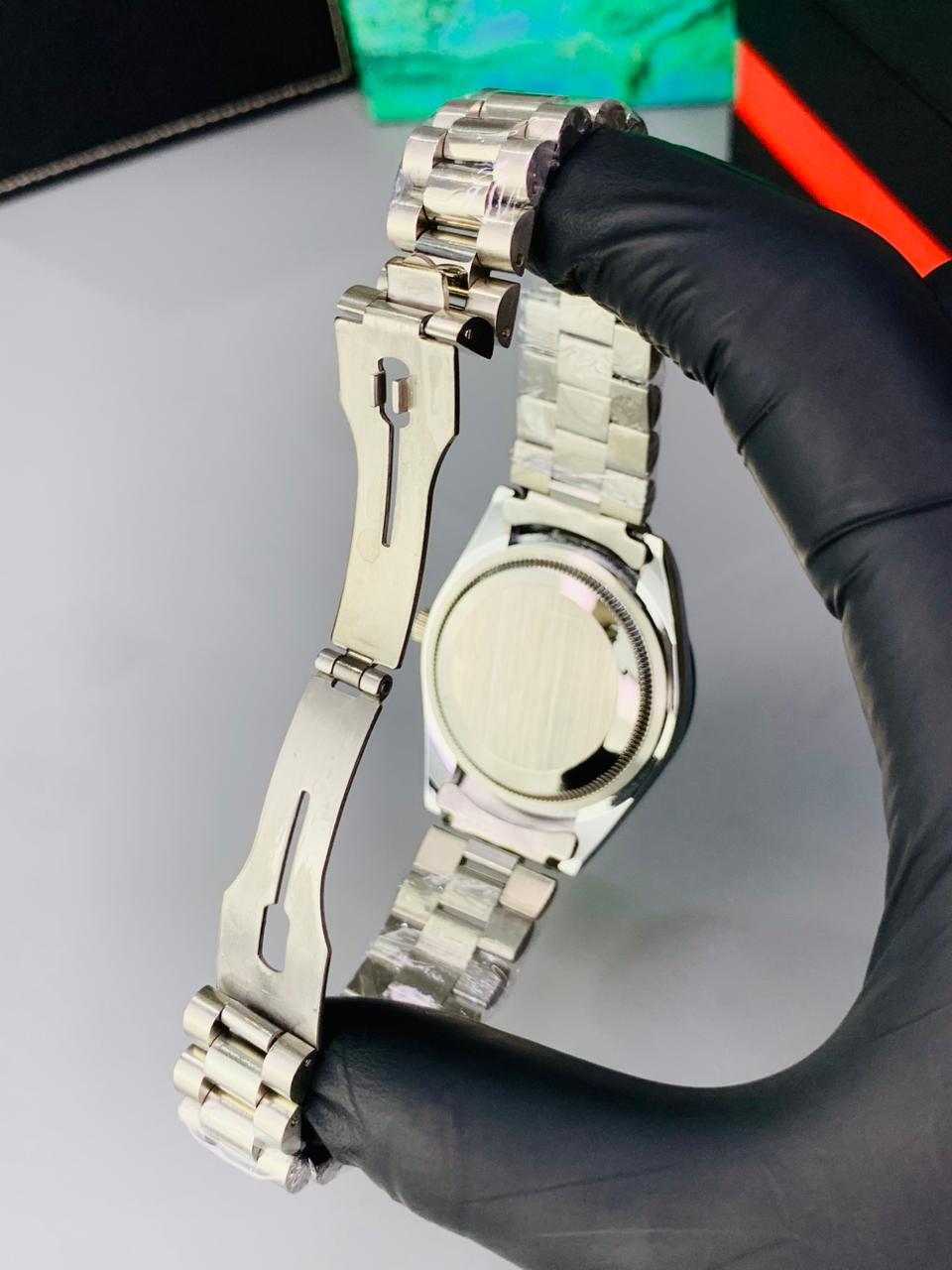 Luxury Silver Chain Green  Smooth dial Men's Watch | Premium Stainless Steel Wrist Watch with Date & Time Display
